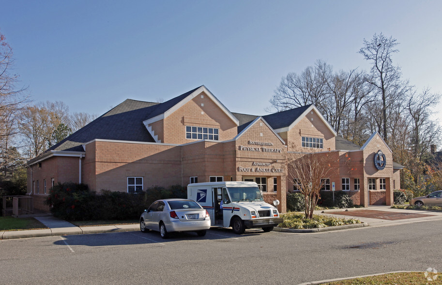 2008 General Booth Blvd, Virginia Beach, VA à vendre - Photo du bâtiment - Image 1 de 1