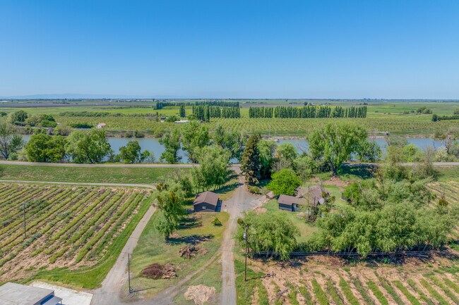 Plus de détails pour 15511 Isleton Rd, Isleton, CA - Commerce de détail à louer