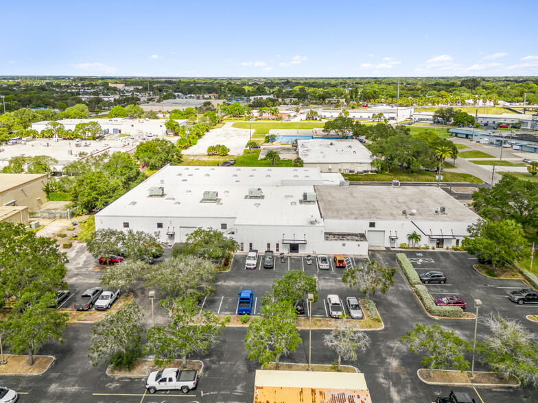 2700 72nd St N, Saint Petersburg, FL à vendre - Photo principale - Image 1 de 1