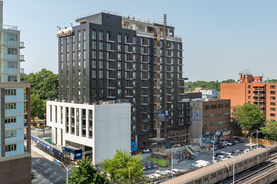 1662-1668 Bloor St W, Toronto, ON à vendre - Photo de construction - Image 3 de 3