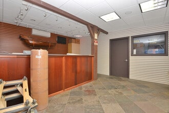 22-14 Hazen St, East Elmhurst, NY for lease Interior Photo- Image 2 of 8