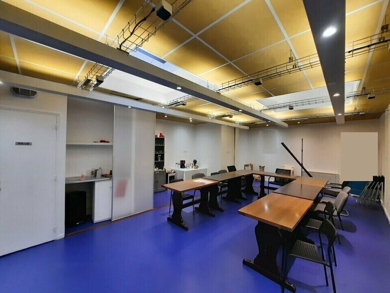Retail in Rouen for lease - Interior Photo - Image 3 of 7