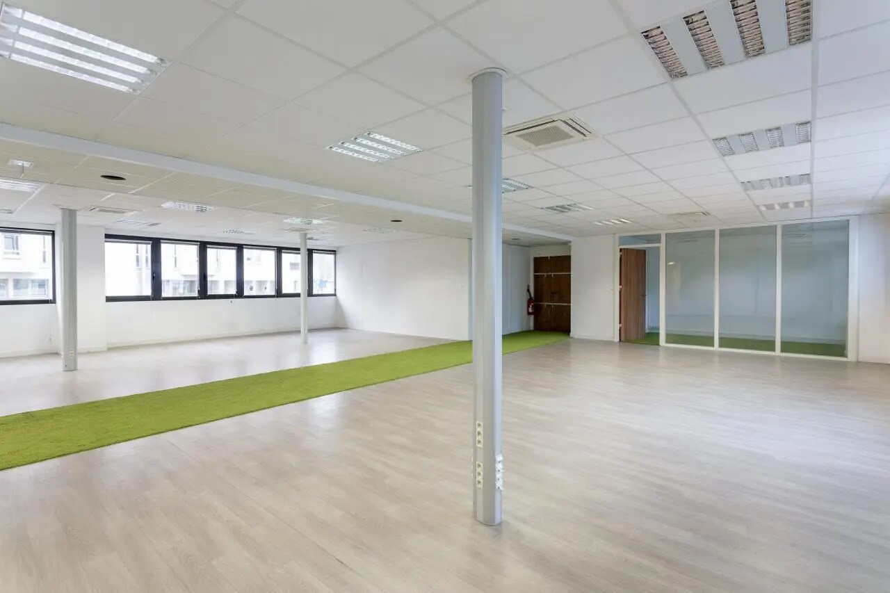 Office in Pantin for lease Interior Photo- Image 1 of 7