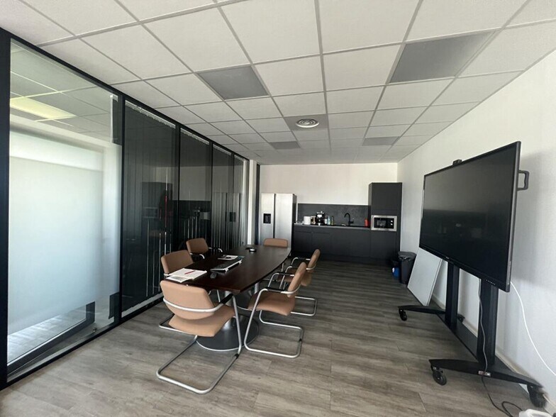 Industrial in Chasse-sur-Rhône for lease - Interior Photo - Image 2 of 4