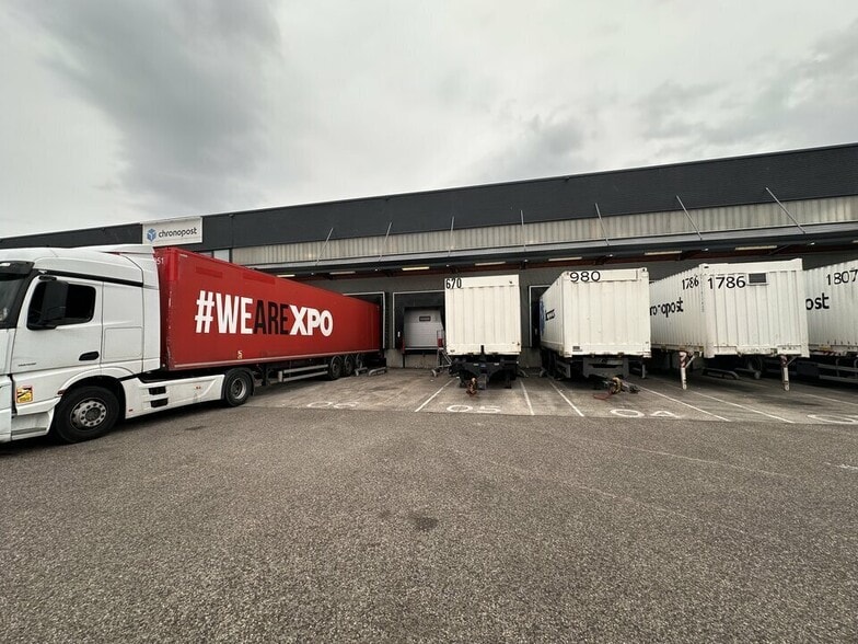 Industrial in Strasbourg for lease - Building Photo - Image 2 of 5