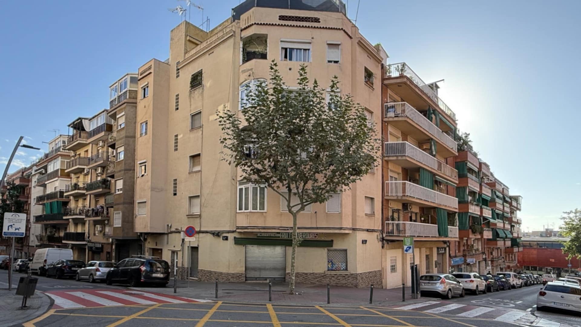 Immeuble residentiel dans Esplugues de Llobregat, Barcelona à vendre Photo du bâtiment- Image 1 de 23