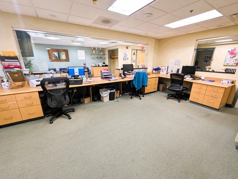 1565 Main St, Tewksbury, MA for sale - Interior Photo - Image 3 of 19