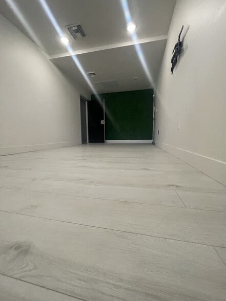 2020 NE 163rd St, North Miami Beach, FL for lease - Interior Photo - Image 3 of 5