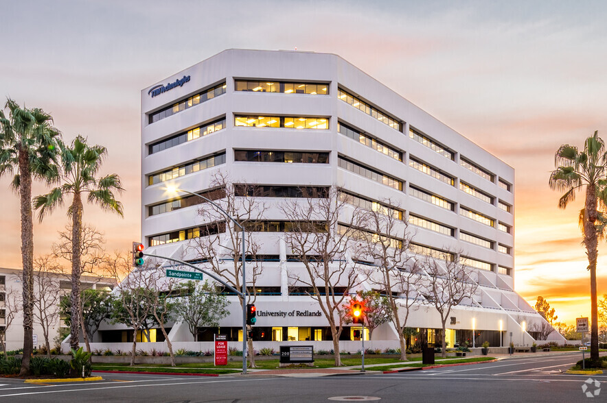 200 E Sandpointe Ave, Santa Ana, CA à louer - Photo du bâtiment - Image 1 de 13