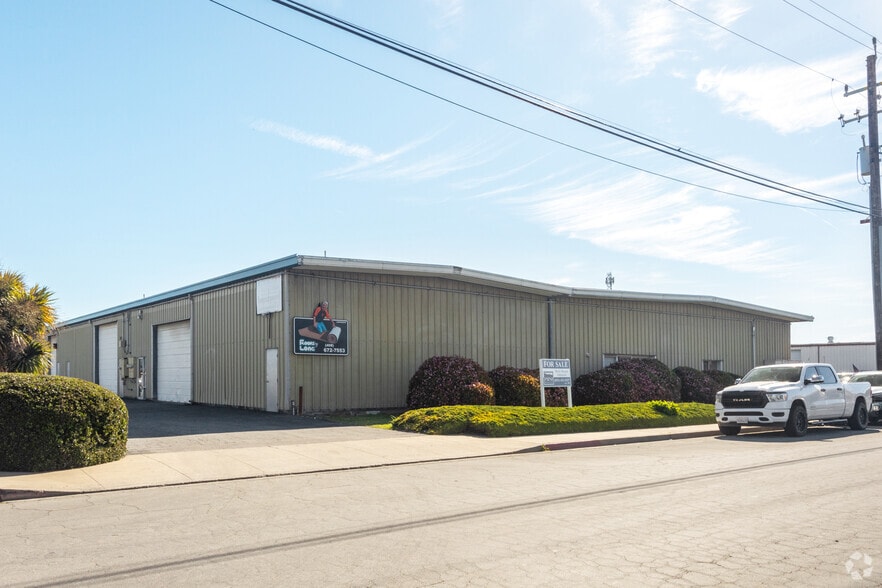 557-561 Brunken Ave, Salinas, CA for lease - Building Photo - Image 2 of 12