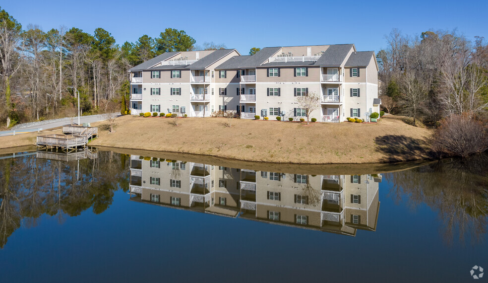 540 Birdsong Ln, Fayetteville, NC à vendre - Photo principale - Image 1 de 1