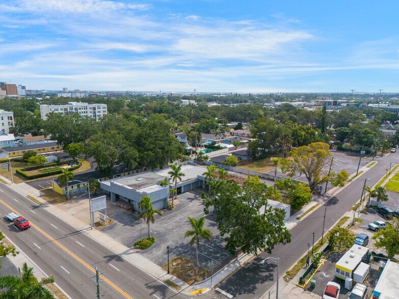 1505 Tamiami Trl W, Bradenton, FL à vendre - Photo du bâtiment - Image 2 de 10