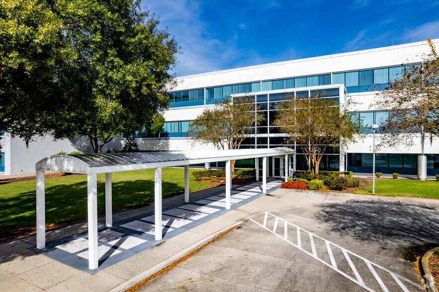 7401 Cypress Gardens Blvd, Winter Haven, FL à louer - Photo du bâtiment - Image 3 de 13