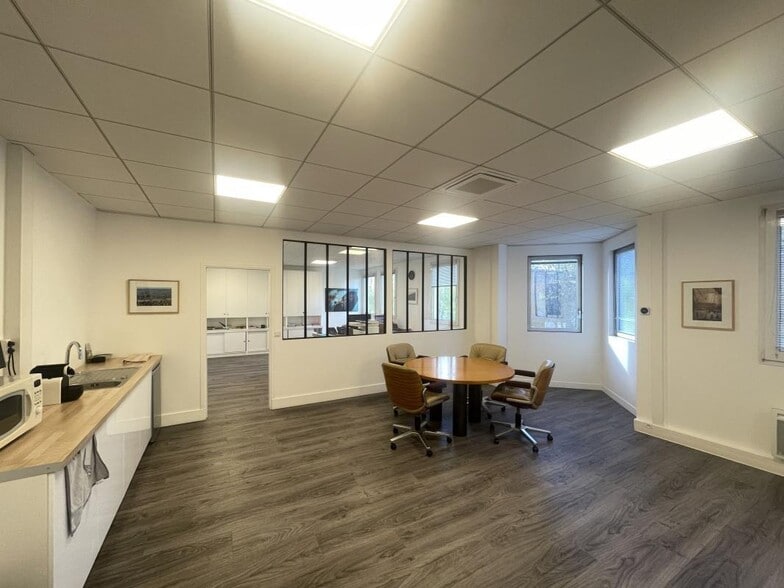 Bureau dans Nanterre à louer - Photo intérieure - Image 3 de 24
