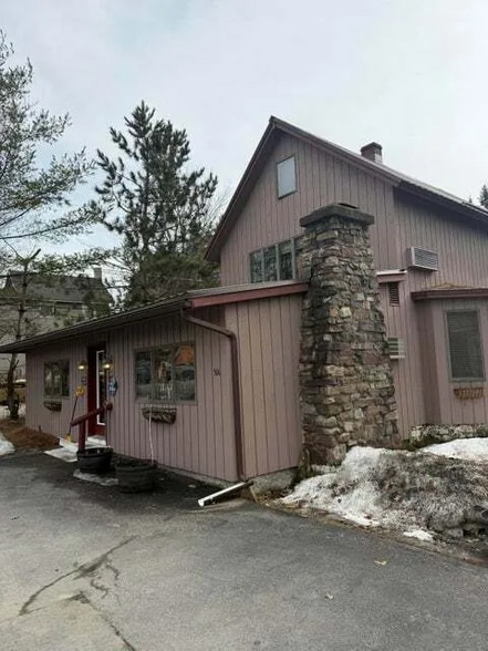 506 Lake Flower Ave, Saranac Lake, NY à vendre - Photo du bâtiment - Image 2 de 7