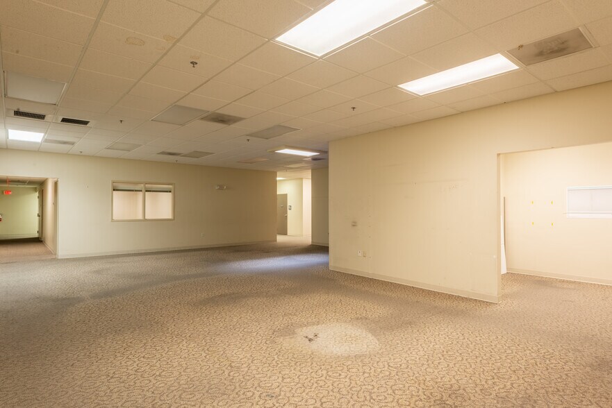 3061 S Maryland Pky, Las Vegas, NV for lease - Interior Photo - Image 2 of 10