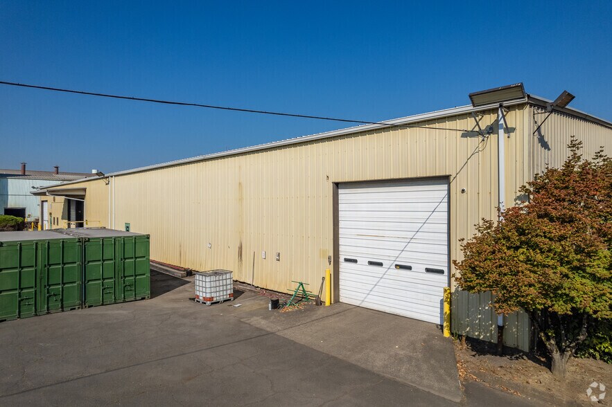 10425 N Bloss Ave, Portland, OR for lease - Building Photo - Image 2 of 4
