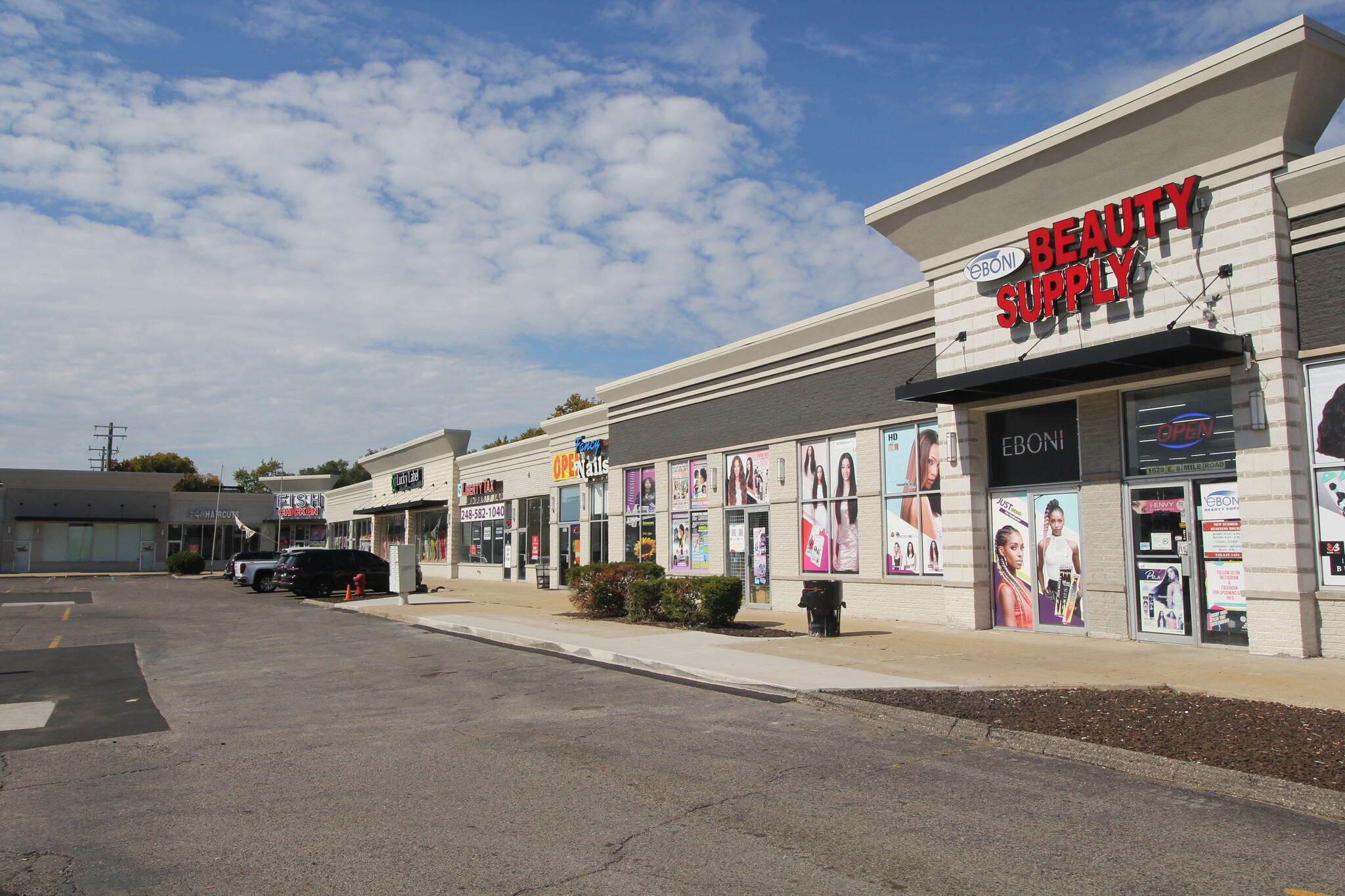 1539-1635 E 8 Mile Rd, Hazel Park, MI for sale Building Photo- Image 1 of 1