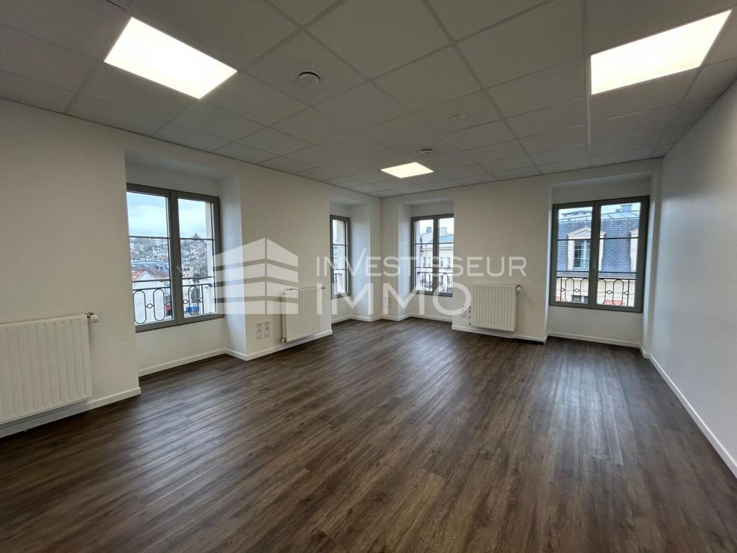 Office in Le Raincy for lease Interior Photo- Image 1 of 9