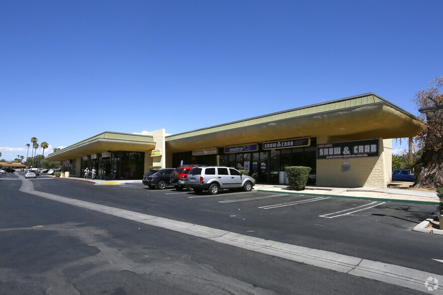 100-186 S Sunrise Way, Palm Springs, CA à louer - Photo du bâtiment - Image 3 de 7