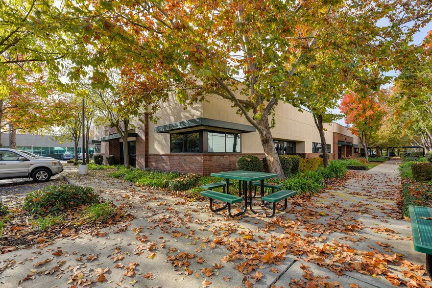 1540 Drew Ave, Davis, CA à louer - Photo du bâtiment - Image 3 de 9