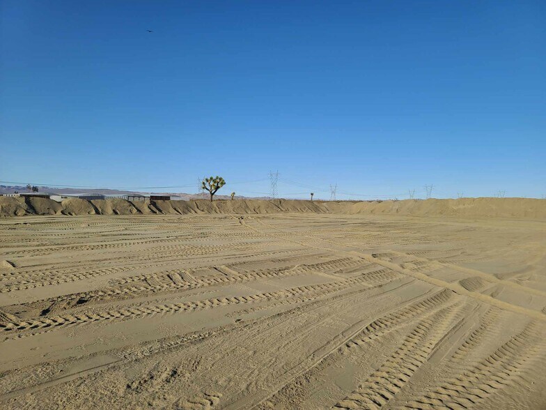 15972 El Esteban RD., Phelan, CA à vendre - Photo du bâtiment - Image 2 de 2