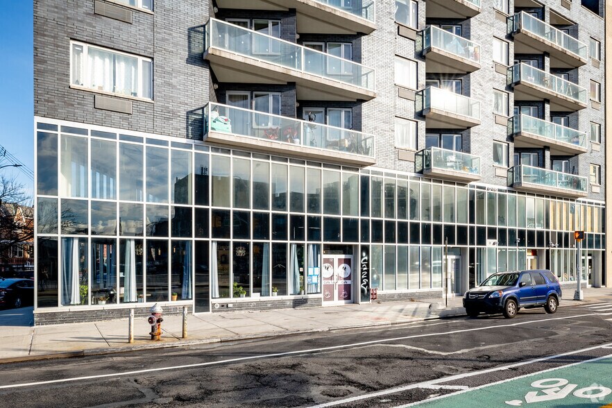 8105 Queens Blvd, Elmhurst, NY for lease - Building Photo - Image 2 of 6