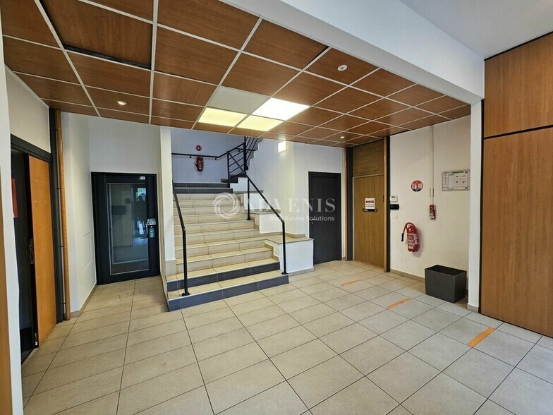 Office in Gennevilliers for sale - Lobby - Image 3 of 12