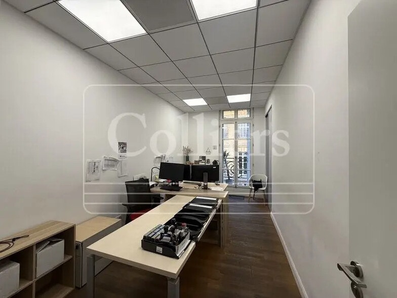 Office in Marseille for lease - Interior Photo - Image 3 of 5