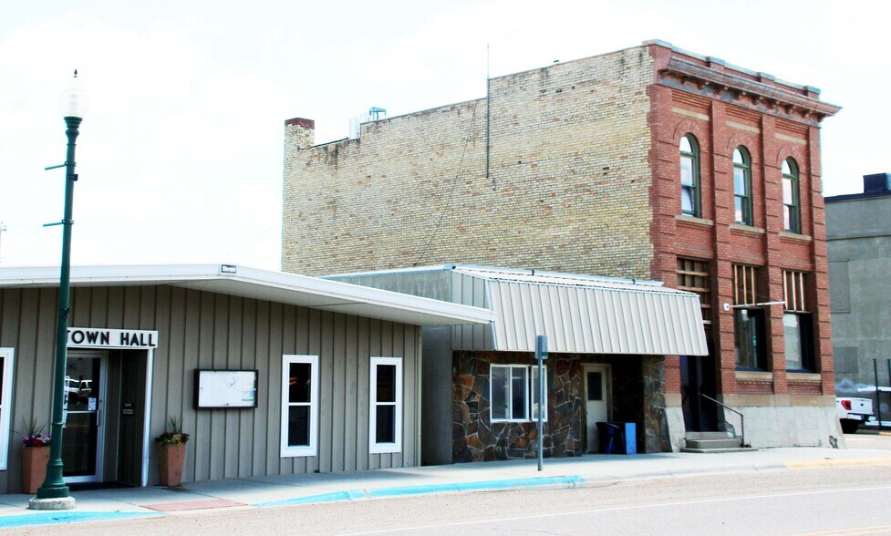 202 Broadway Ave, Culbertson, MT à vendre - Photo du bâtiment - Image 3 de 8