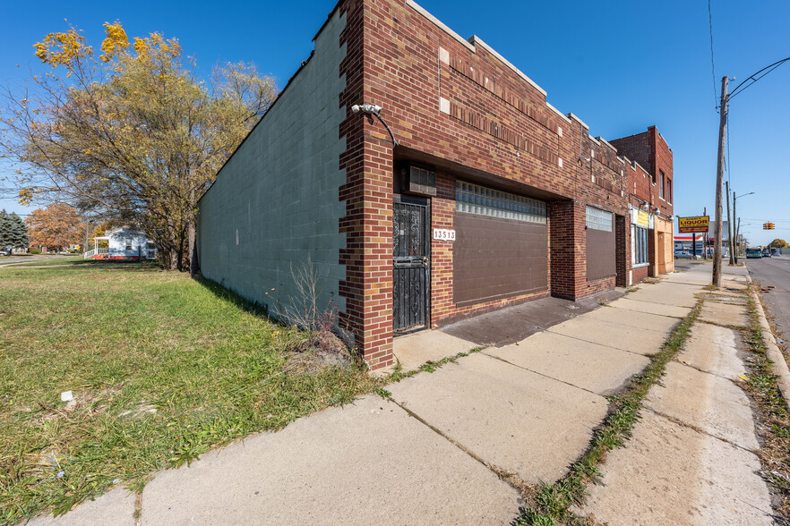 13513 E 7 Mile Rd, Detroit, MI à vendre - Photo du bâtiment - Image 1 de 1