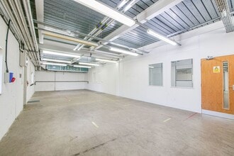 10 Barnes Wallis Rd, Fareham for lease Interior Photo- Image 2 of 5