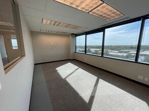18W200 W 22nd St, Oakbrook Terrace, IL for lease Interior Photo- Image 2 of 7