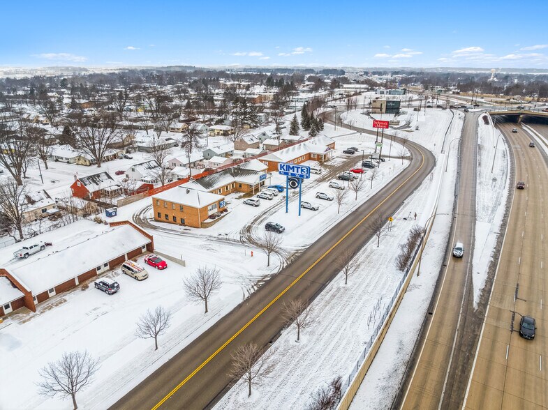 1751 US-52, Rochester, MN à vendre - Photo du bâtiment - Image 2 de 2