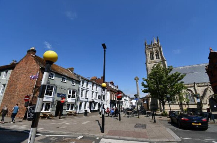 17 St. Thomas' Sq, Newport à louer - Photo du bâtiment - Image 2 de 2