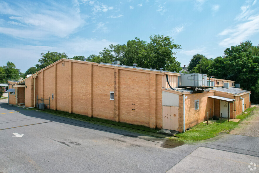 105 Ashton St, Lagrange, GA for lease - Building Photo - Image 2 of 8