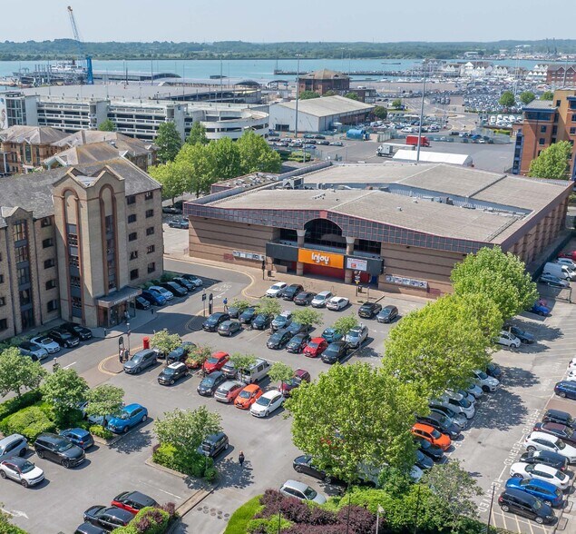 4 Ocean Way, Southampton à louer - Photo principale - Image 1 de 4