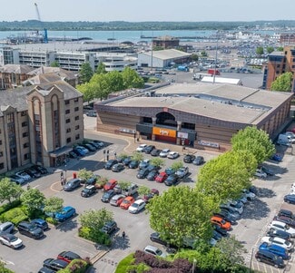 Plus de détails pour 4 Ocean Way, Southampton - Commerce de détail à louer