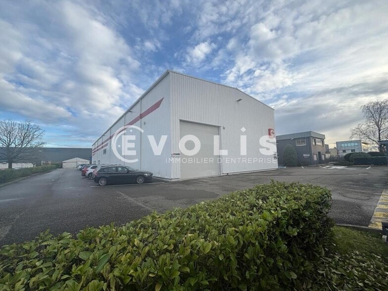 39 Rue Ampère, Chassieu for sale - Building Photo - Image 2 of 19