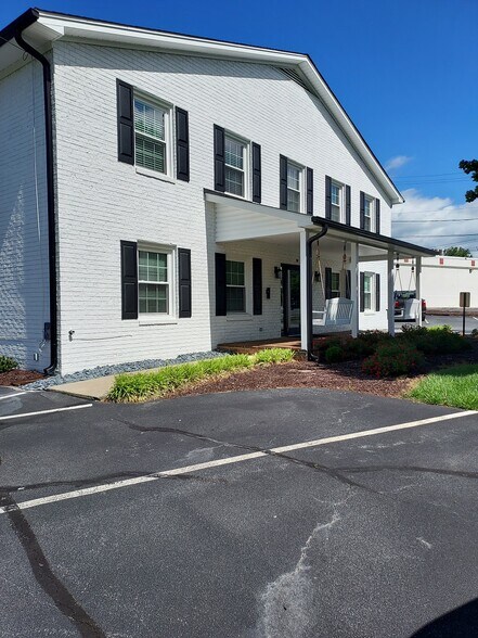 110 Hepler St, Kernersville, NC à louer - Photo du bâtiment - Image 2 de 2