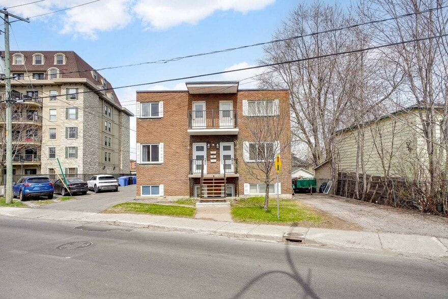 51 Boul Desjardins E, Sainte-therese, QC for sale - Primary Photo - Image 1 of 6