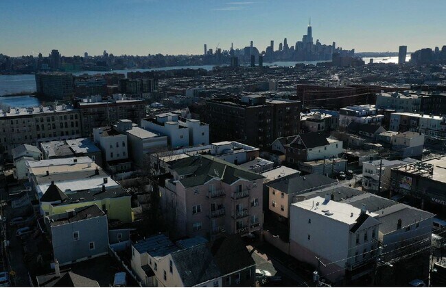 More details for 1306 New York Ave, Union City, NJ - Multifamily for Sale