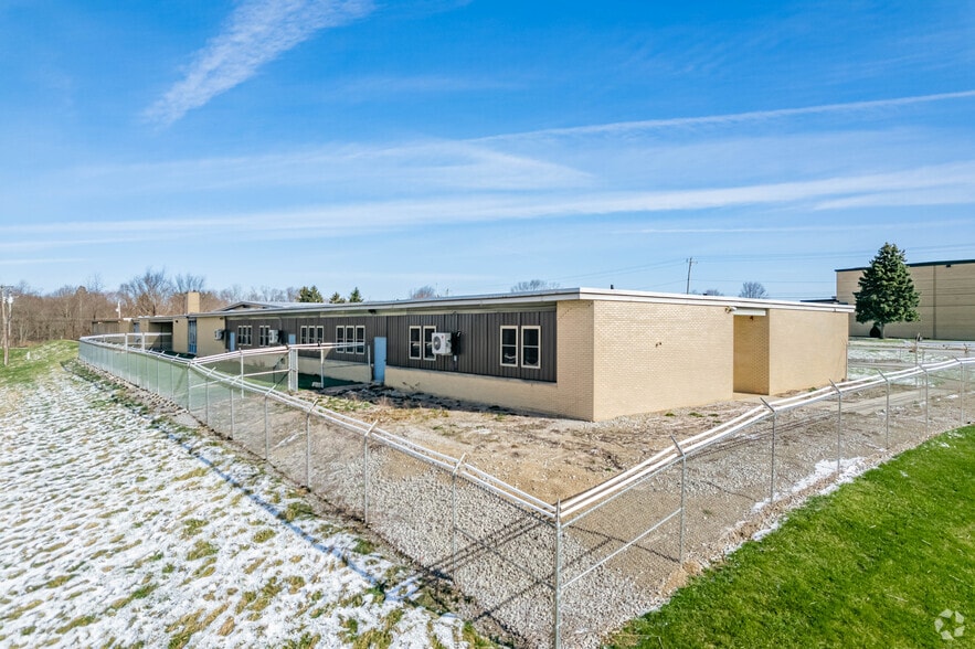 215 Engle Rd, Industry, PA for sale - Building Photo - Image 3 of 20