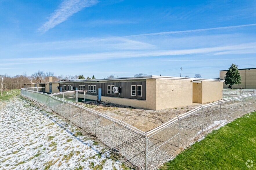 215 Engle Rd, Industry, PA à vendre - Photo du bâtiment - Image 3 de 20