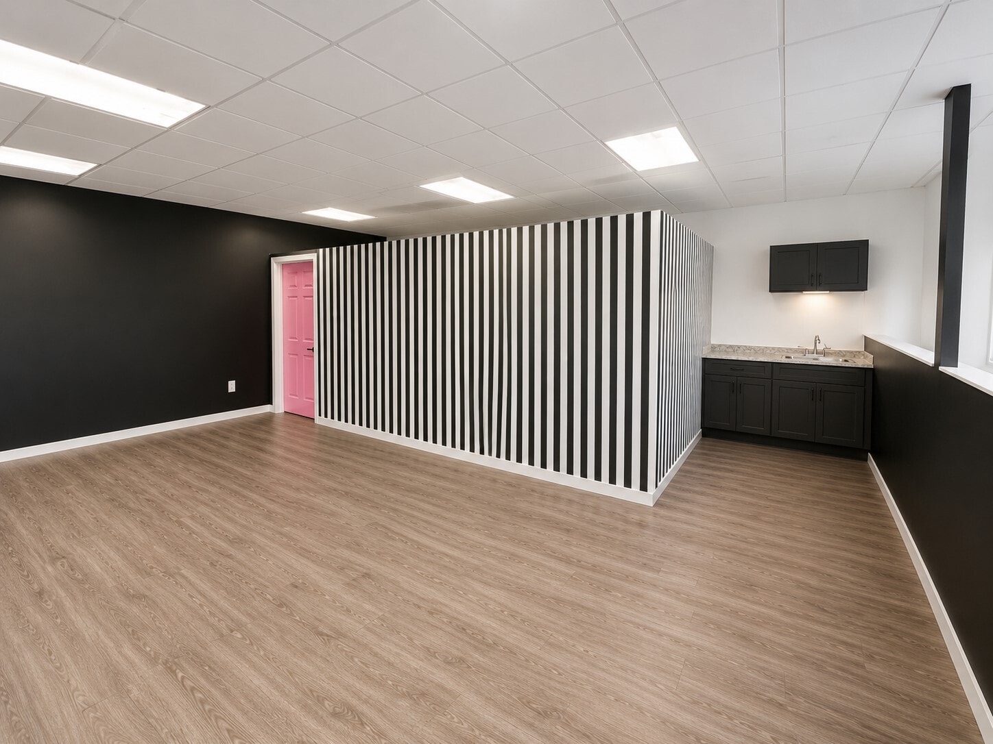 861 Harold Pl, Chula Vista, CA for lease Interior Photo- Image 1 of 6