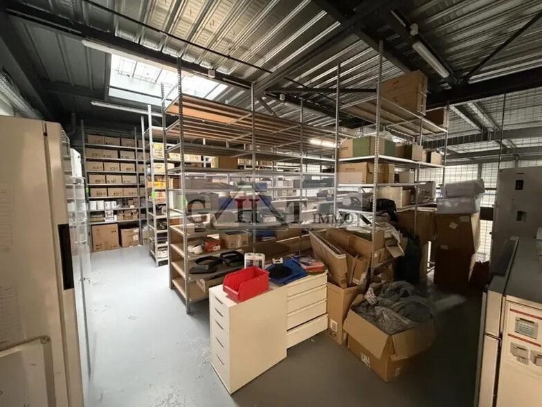 Industrial in Bondoufle for lease - Interior Photo - Image 3 of 4