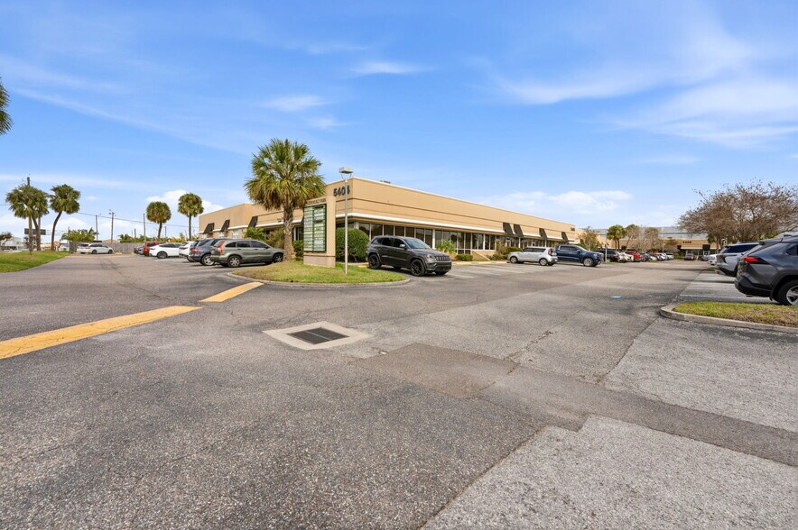 5404 Hoover Blvd, Tampa, FL à vendre - Photo du bâtiment - Image 3 de 11