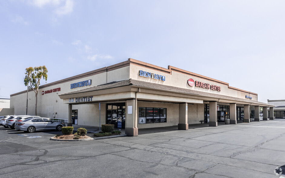 8888-8998 Knott Ave, Buena Park, CA for lease - Building Photo - Image 1 of 5