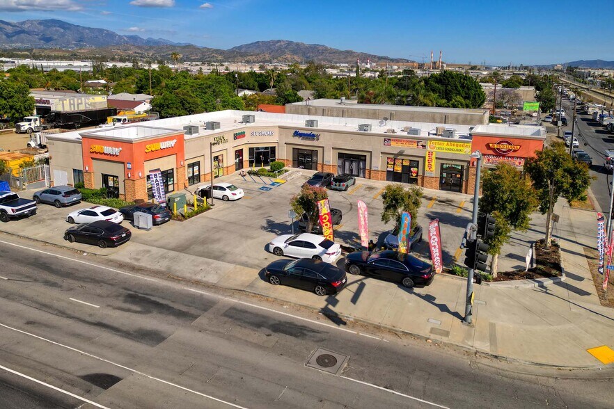 10118 San Fernando Rd, Pacoima, CA à vendre - Photo du bâtiment - Image 1 de 8