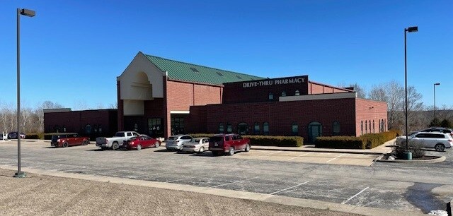 1330 Commercial St, Warsaw, MO à vendre - Photo du bâtiment - Image 2 de 28